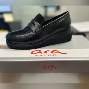 Brand NEW Blair black patent loafer/shoes by Ara, size EUR37/US6.5
